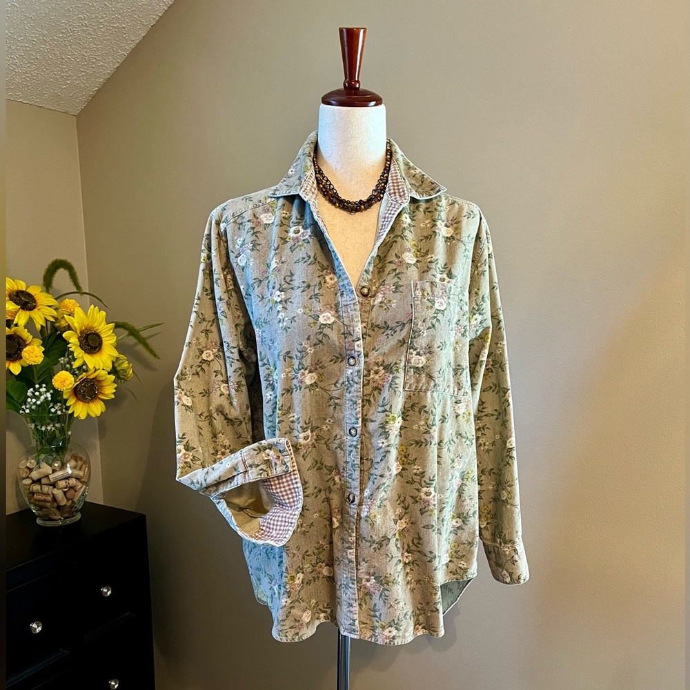 Soft pinwale corduroy boyfriend shirt in a floral print